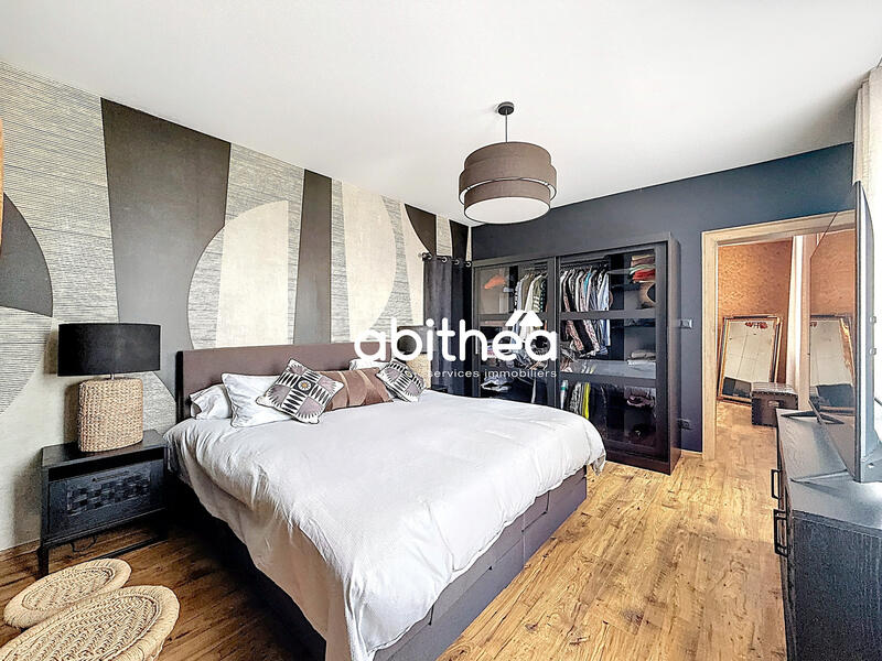 Maison - 287 m² - 9 pièces