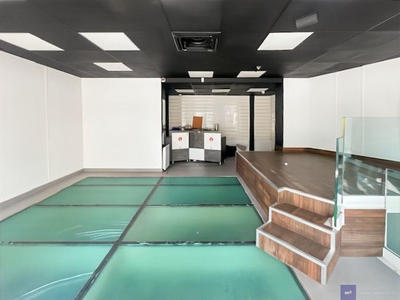 Local commercial - 101 m² - 2 pièces