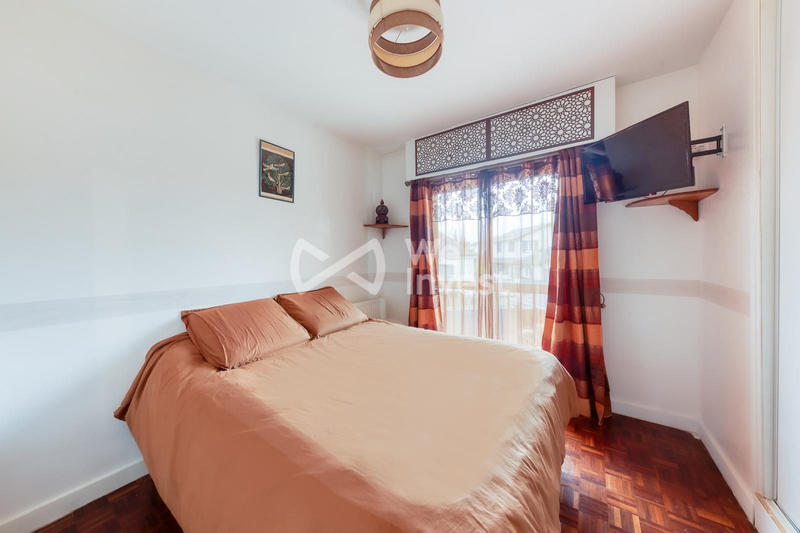 Maison traditionnelle - 237 m² - 10 pièces