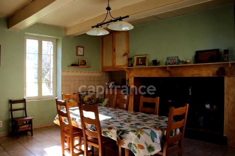 Propriété - 205 m² - 6 pièces