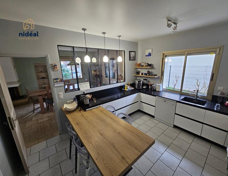 Maison - 201 m² - 7 pièces