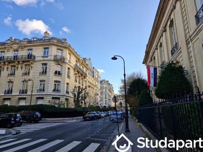 Hôtel particulier - 10 m² - 1 pièce