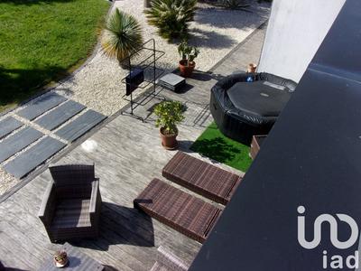 Maison - 221 m² - 9 pièces