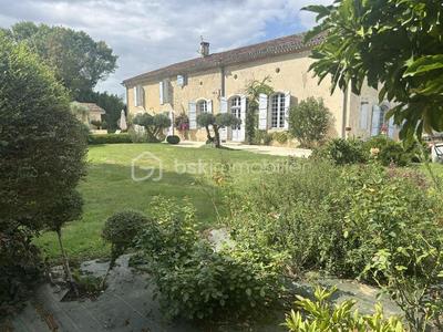 Propriété - 597 m² - 8 pièces