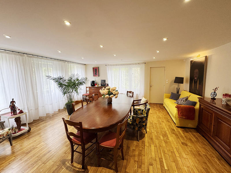 Maison - 245 m² - 9 pièces