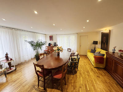 Maison - 245 m² - 9 pièces