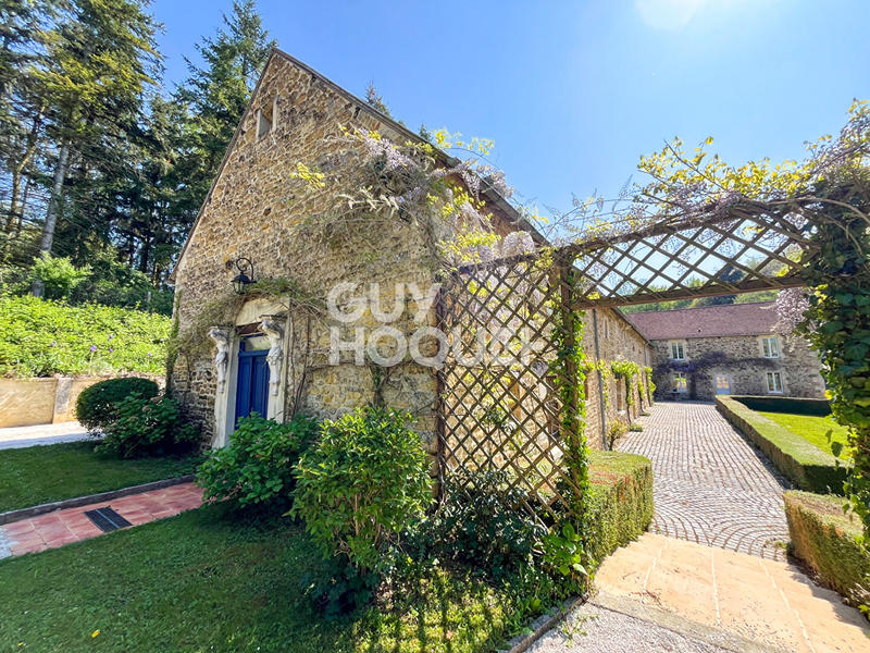 Maison - 460 m² - 16 pièces