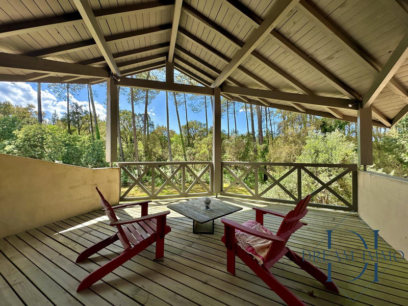 Maison contemporaine - 360 m² - 8 pièces