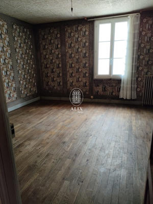 Maison - 104 m² - 7 pièces