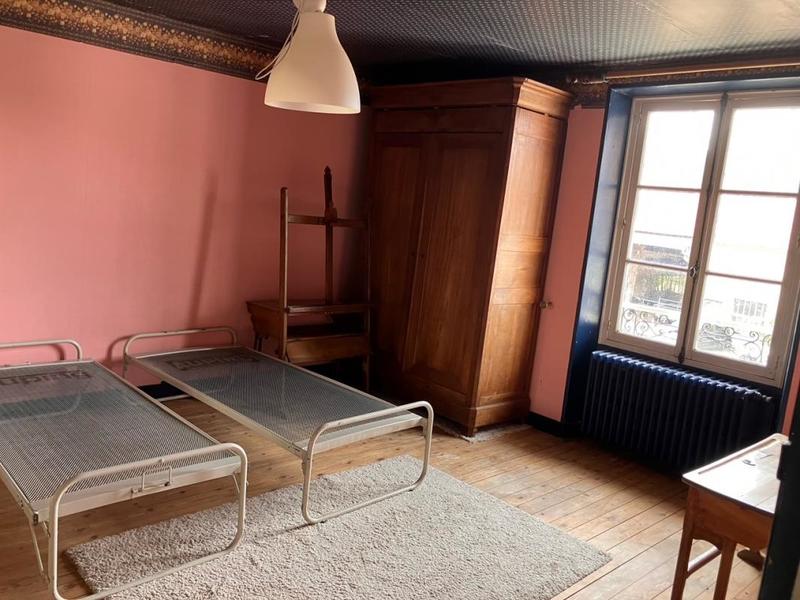 Maison - 241 m² - 8 pièces