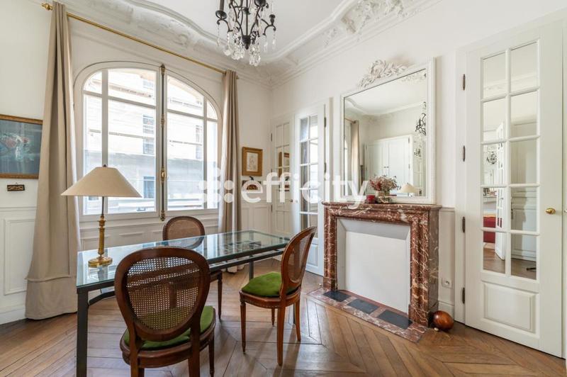 Appartement bourgeois - 82 m² - 4 pièces