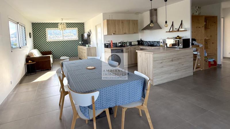 Appartement - 120 m² - 6 pièces