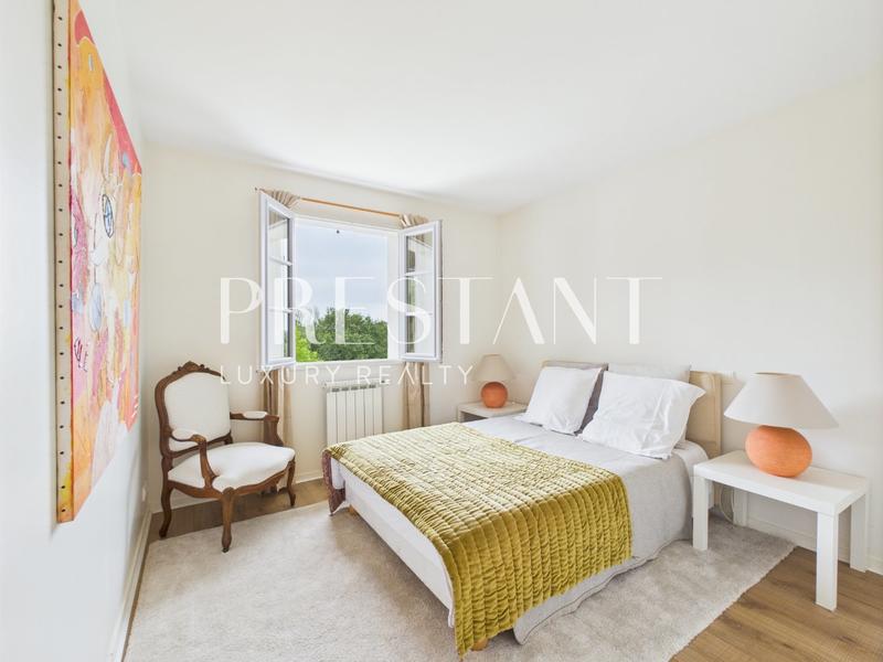 Maison - 250 m² - 7 pièces