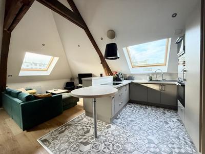 Appartement ancien - 124 m² - 4 pièces