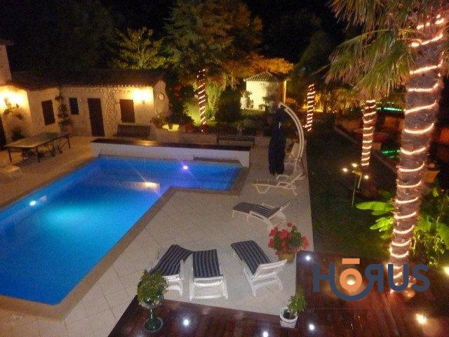 Viager - Maison ancienne - 367 m² - 14 pièces