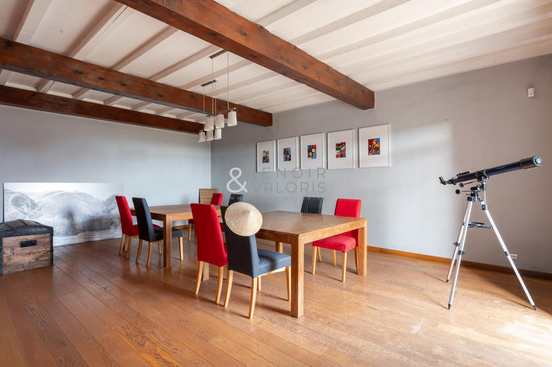 Maison - 270 m² - 10 pièces