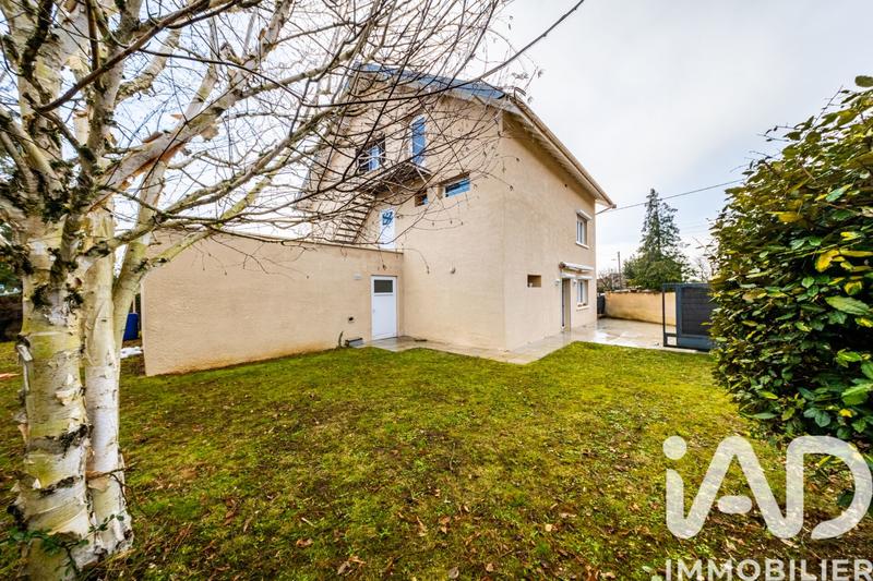 Maison - 221 m² - 7 pièces