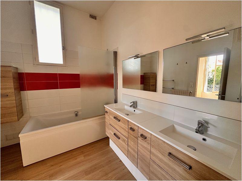 Villa - 289 m² - 6 pièces