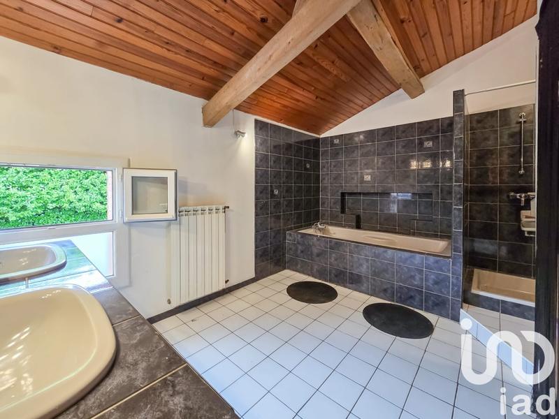 Maison - 260 m² - 6 pièces