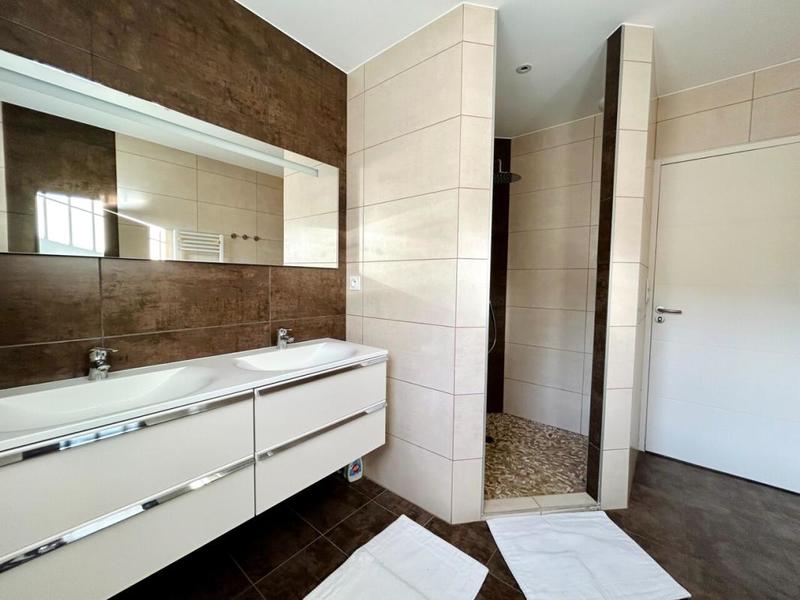 Maison - 12 m² - 6 pièces