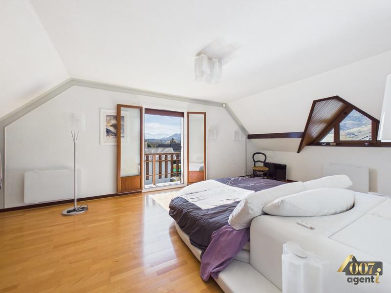 Maison - 237 m² - 7 pièces