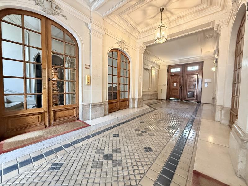 Appartement - 179 m² - 6 pièces