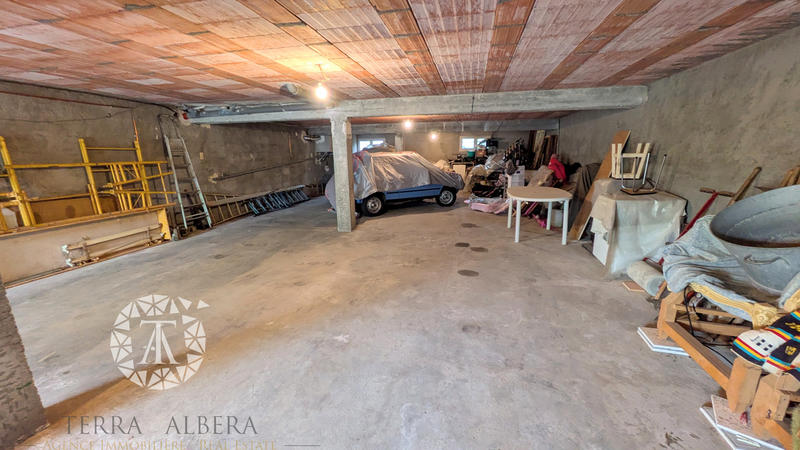 Parking / Garage - 133 m²