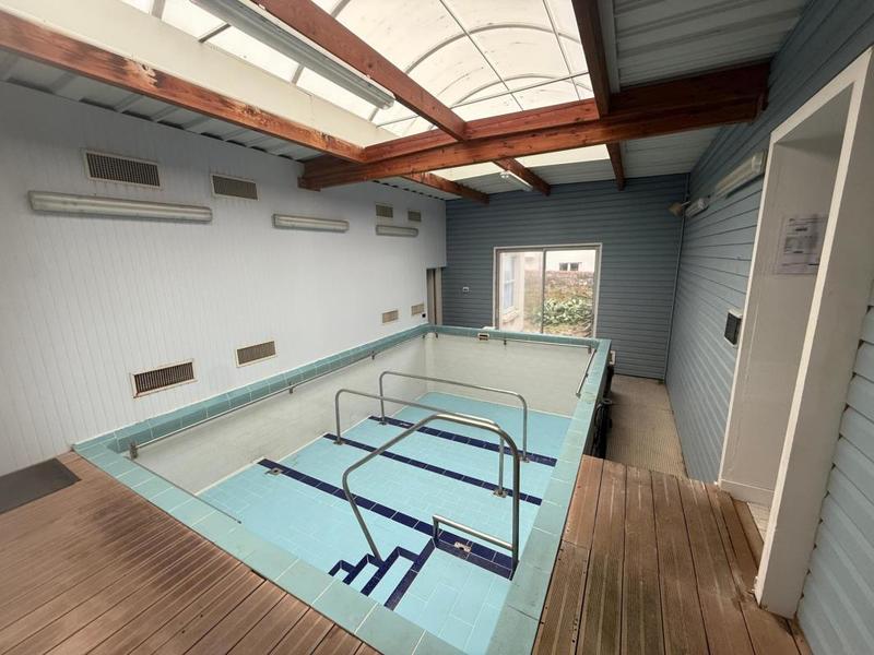 Maison - 300 m² - 12 pièces