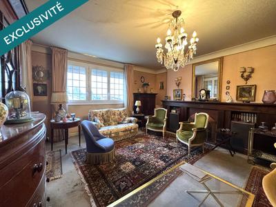 Maison - 235 m² - 9 pièces