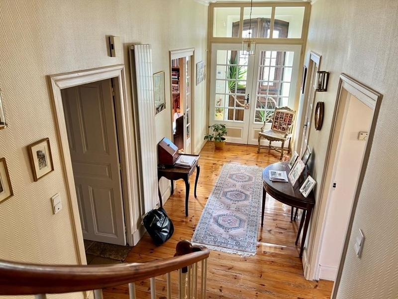 Maison - 232 m² - 11 pièces