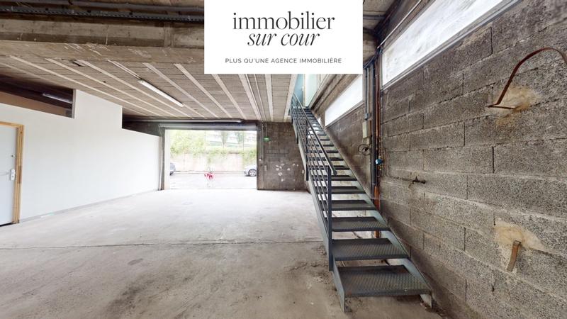 Local d'activité / Entrepôt - 326 m² - 20 pièces