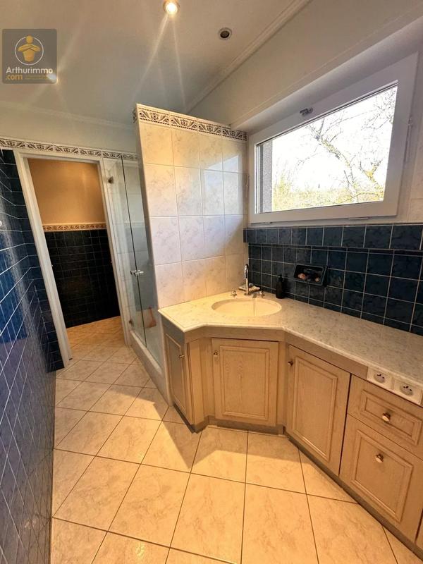 Maison - 300 m² - 8 pièces