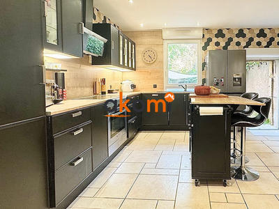 Maison - 180 m² - 5 pièces