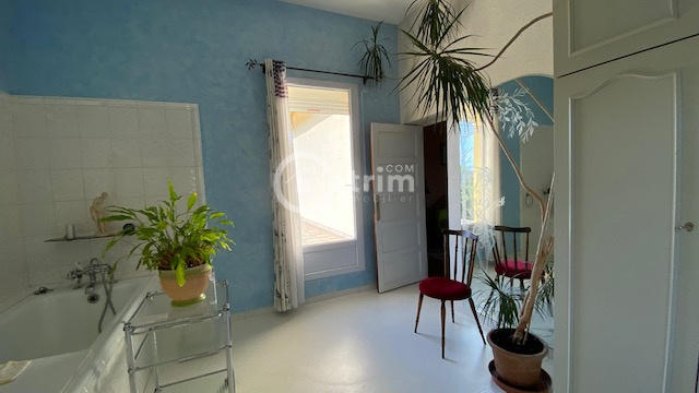 Maison - 230 m² - 8 pièces