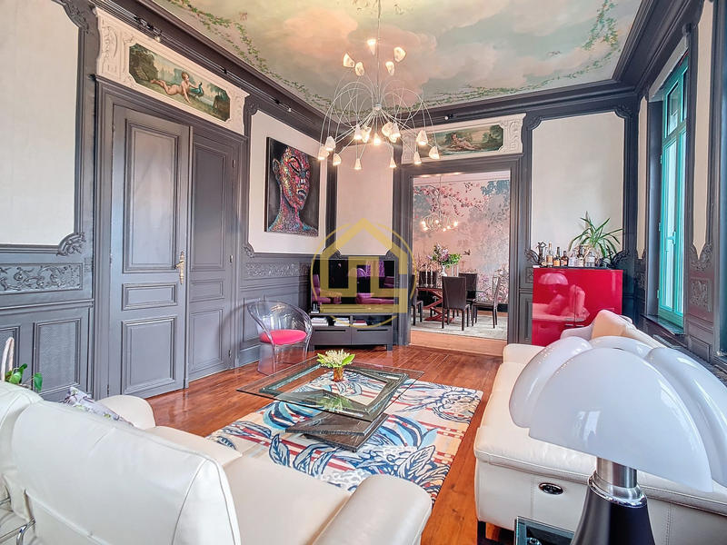 Maison - 292 m² - 9 pièces