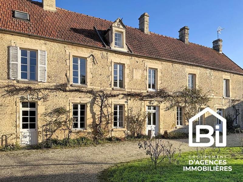 Corps de ferme - 300 m² - 9 pièces