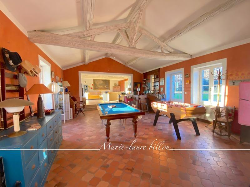 Maison - 440 m² - 8 pièces