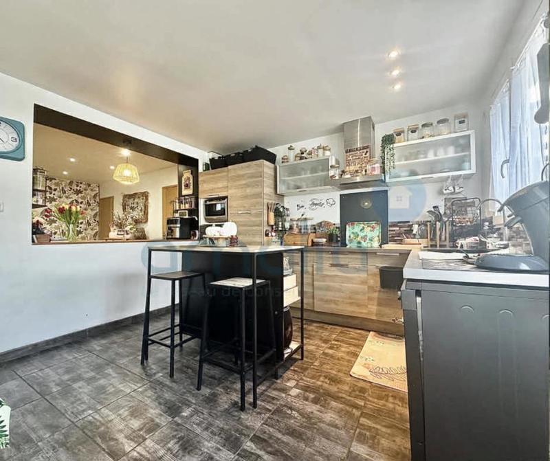 Maison - 215 m² - 9 pièces