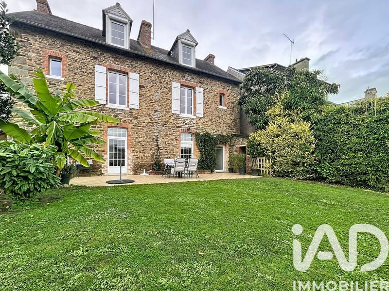 Maison de ville - 224 m² - 9 pièces