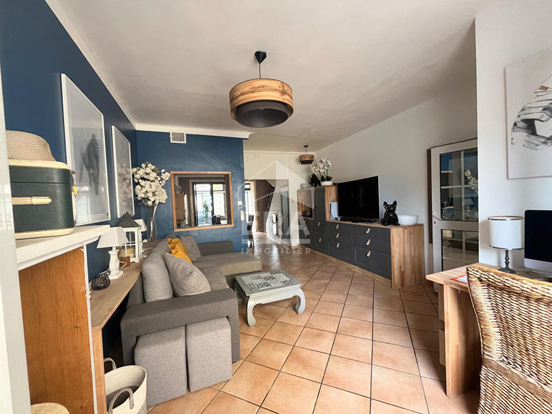 Maison - 245 m² - 11 pièces
