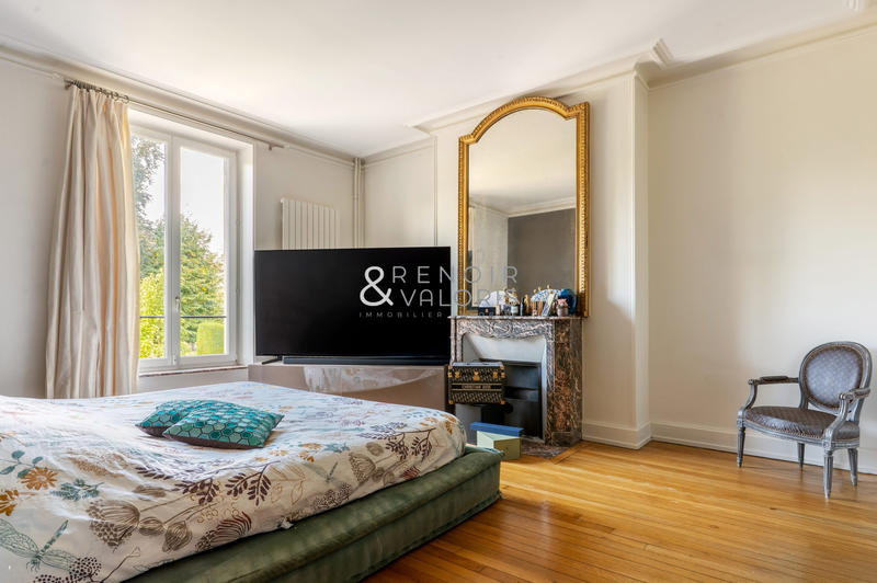 Maison - 302 m² - 10 pièces