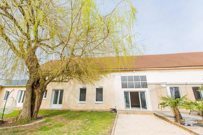 Propriété - 602 m² - 9 pièces