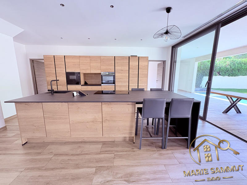 Maison - 229 m² - 7 pièces