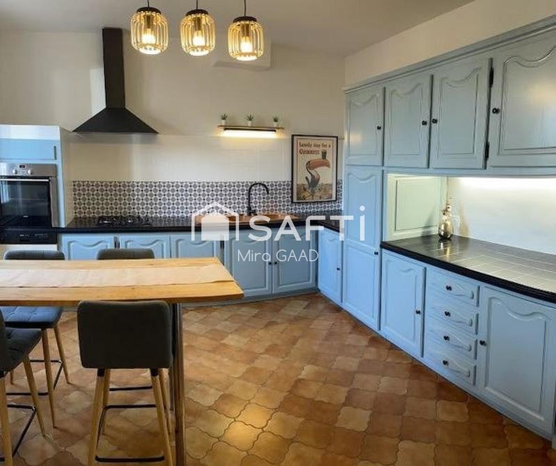 Maison - 140 m² - 5 pièces