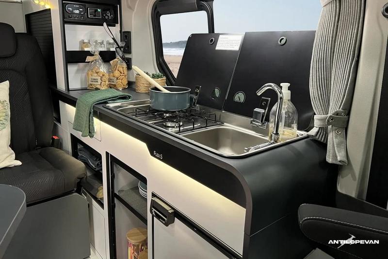 Renault Trafic Antilope Van Flex 5 - Visible au Chambon-Feugerolles