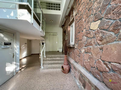 Local d'activités - 82 m² - 4 pièces