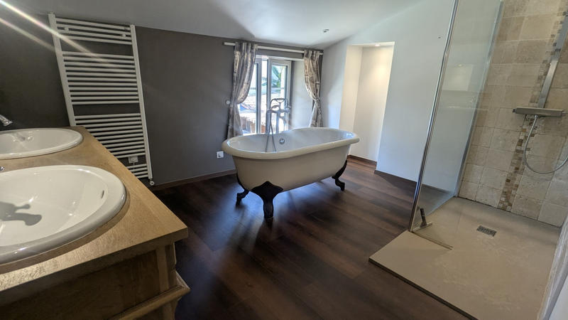 Maison - 249 m² - 7 pièces