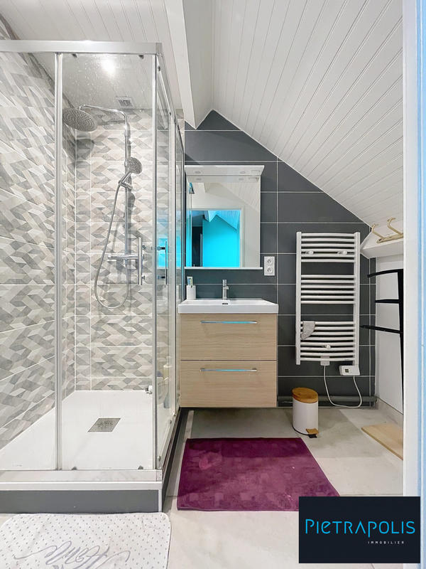 Maison - 186 m² - 8 pièces