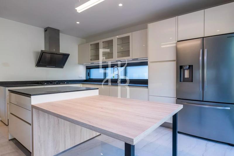 Maison - 493 m² - 7 pièces