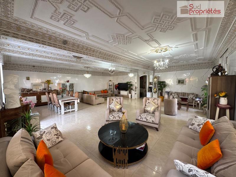 Villa - 400 m² - 12 pièces